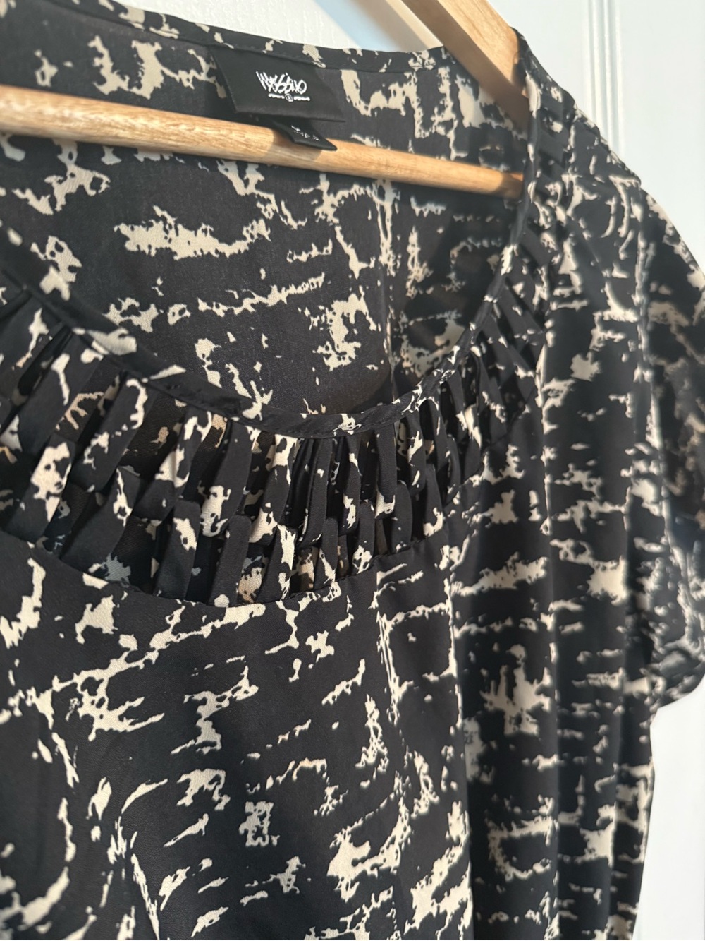 Black and Cream Abstract Print dress - Picture 1 of 7